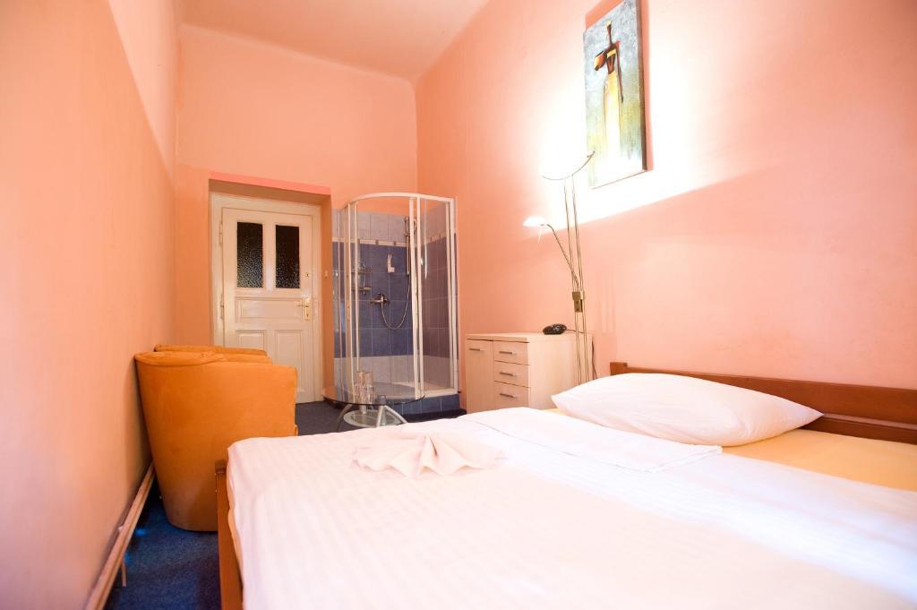 Club Hotel Praha Bilik gambar